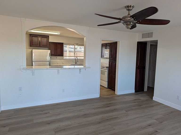 1242 W 9th St - Photo 6 of 18