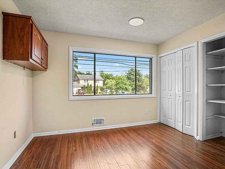 6700 Cipriano Rd - Photo 7 of 20