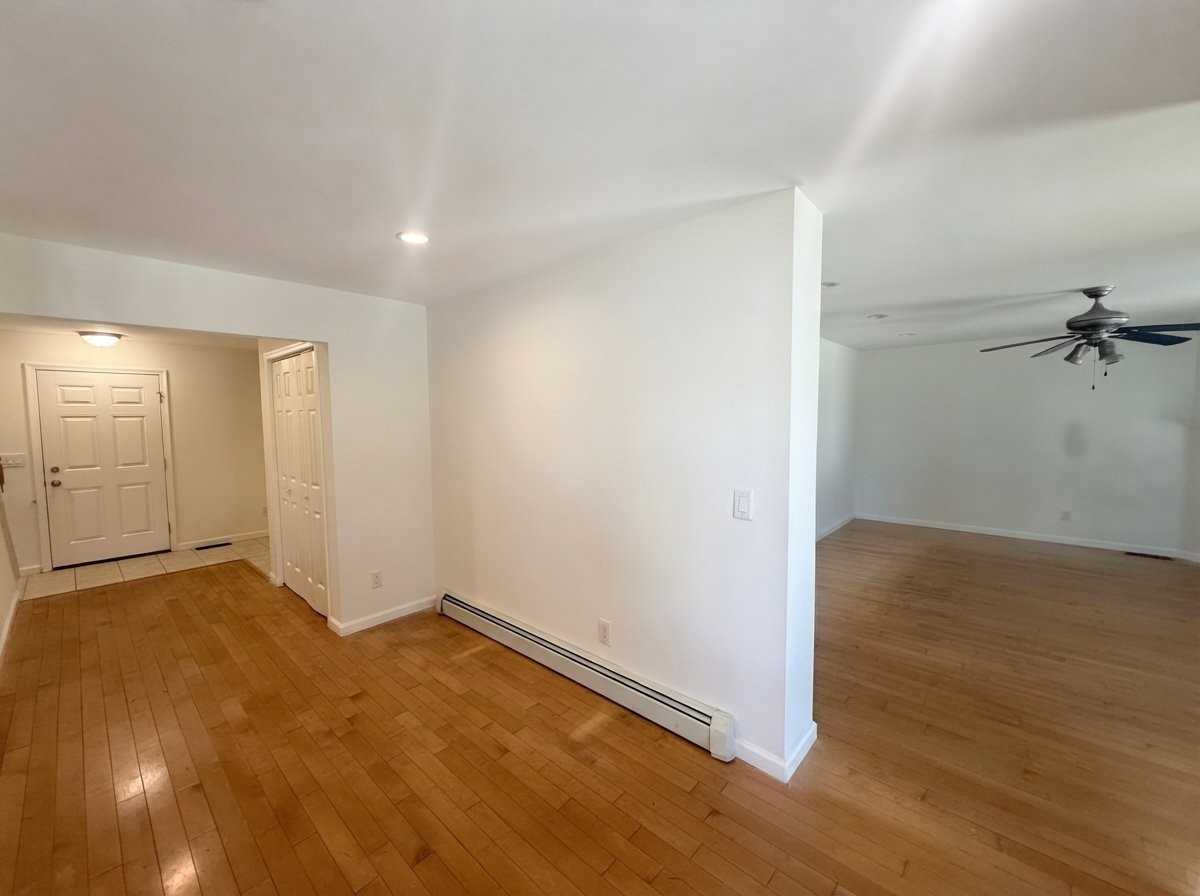 1541 Monmouth Ave - Photo 3 of 15