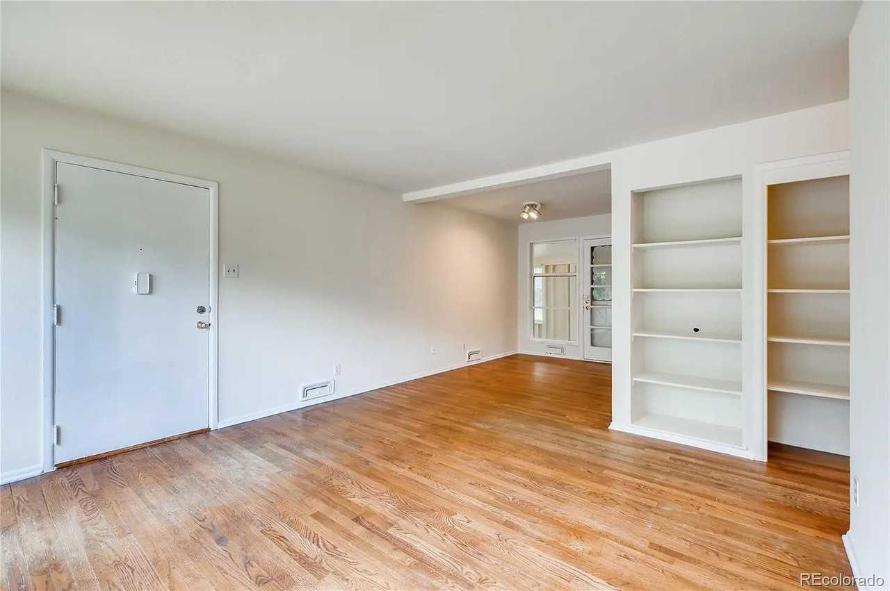 1255 S Grape St - Photo 3 of 20