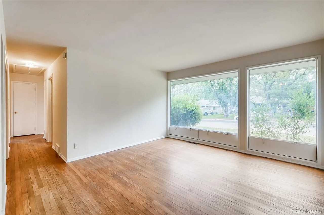 1255 S Grape St - Photo 4 of 20