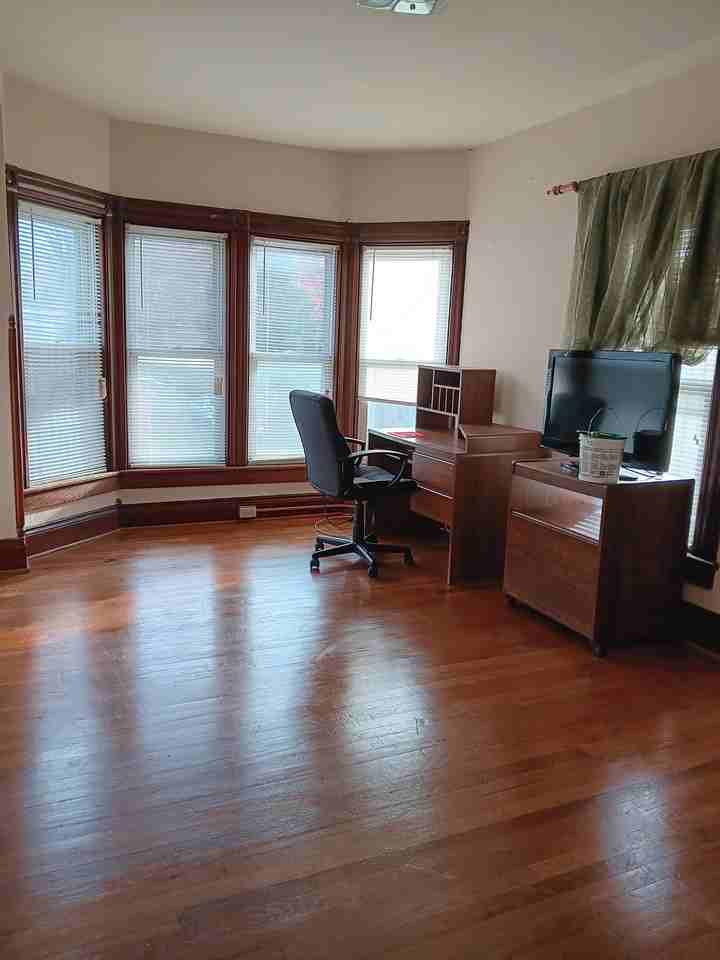 44 Maple Ave - Photo 3 of 10