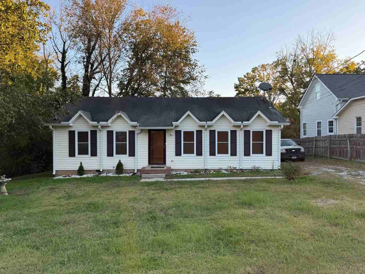 810 Summer Hill Ln - Photo 2 of 13