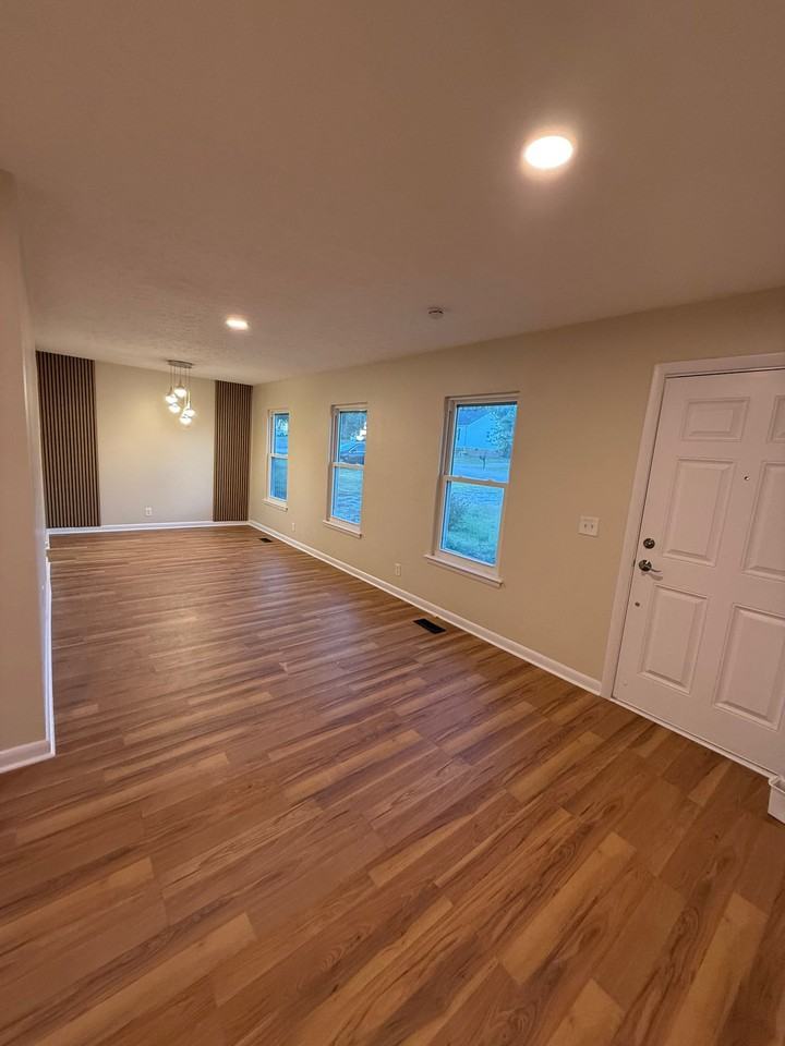 810 Summer Hill Ln - Photo 3 of 13