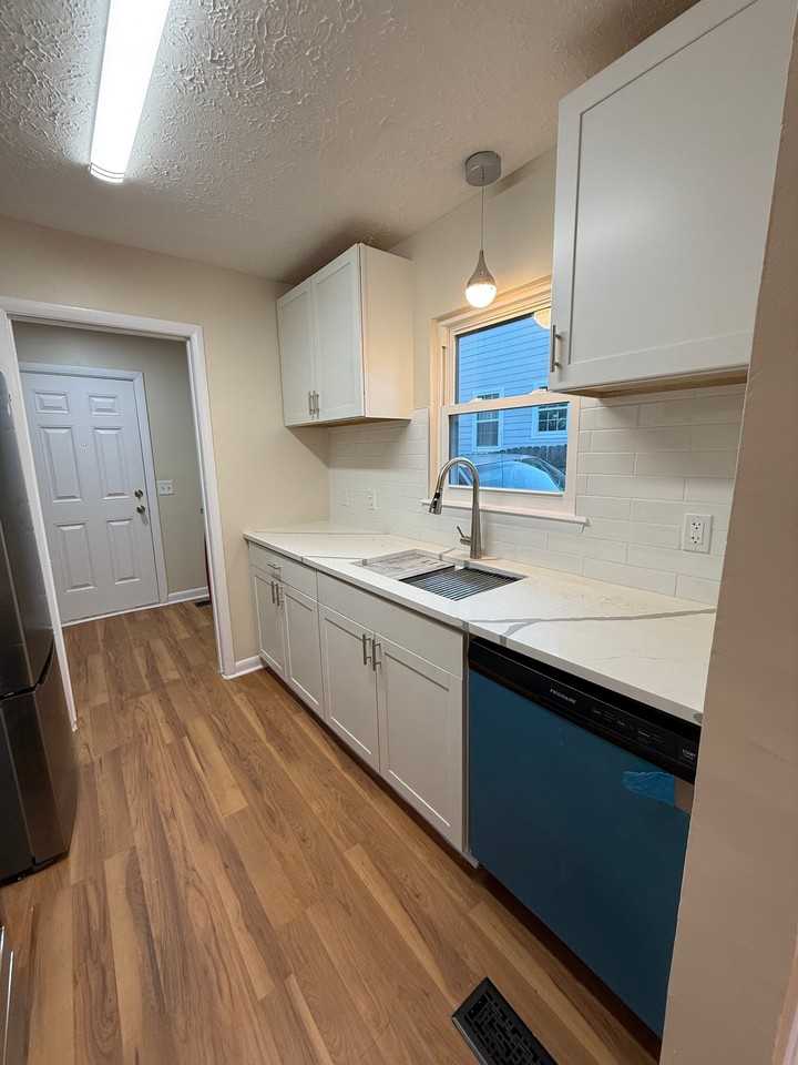 810 Summer Hill Ln - Photo 6 of 13