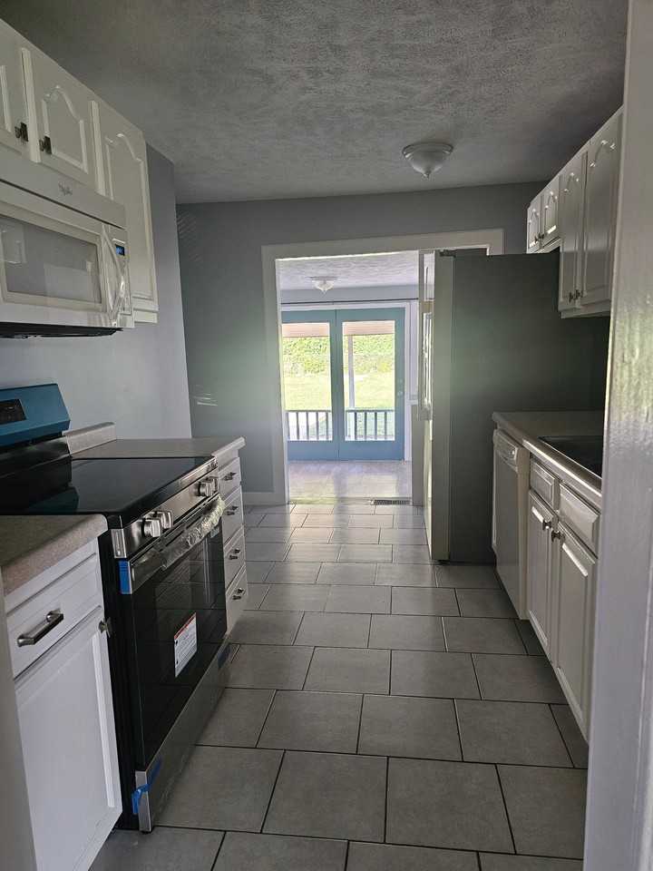 2802 Van Buren St - Photo 6 of 18