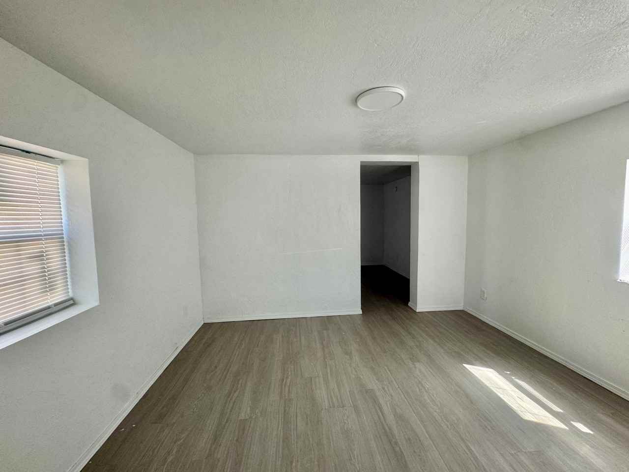 531 Se 15th St - Photo 3 of 20
