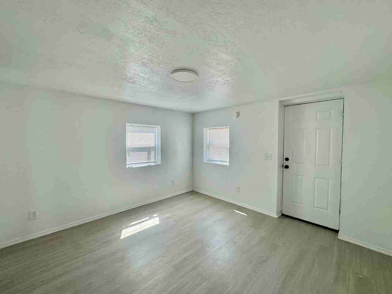 531 Se 15th St - Photo 5 of 20