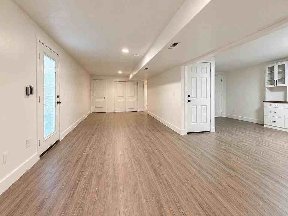 1716 Nw #BS - Photo 4 of 15