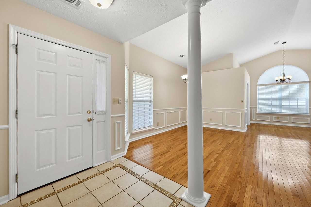 3013 Redbud Ct - Photo 4 of 20