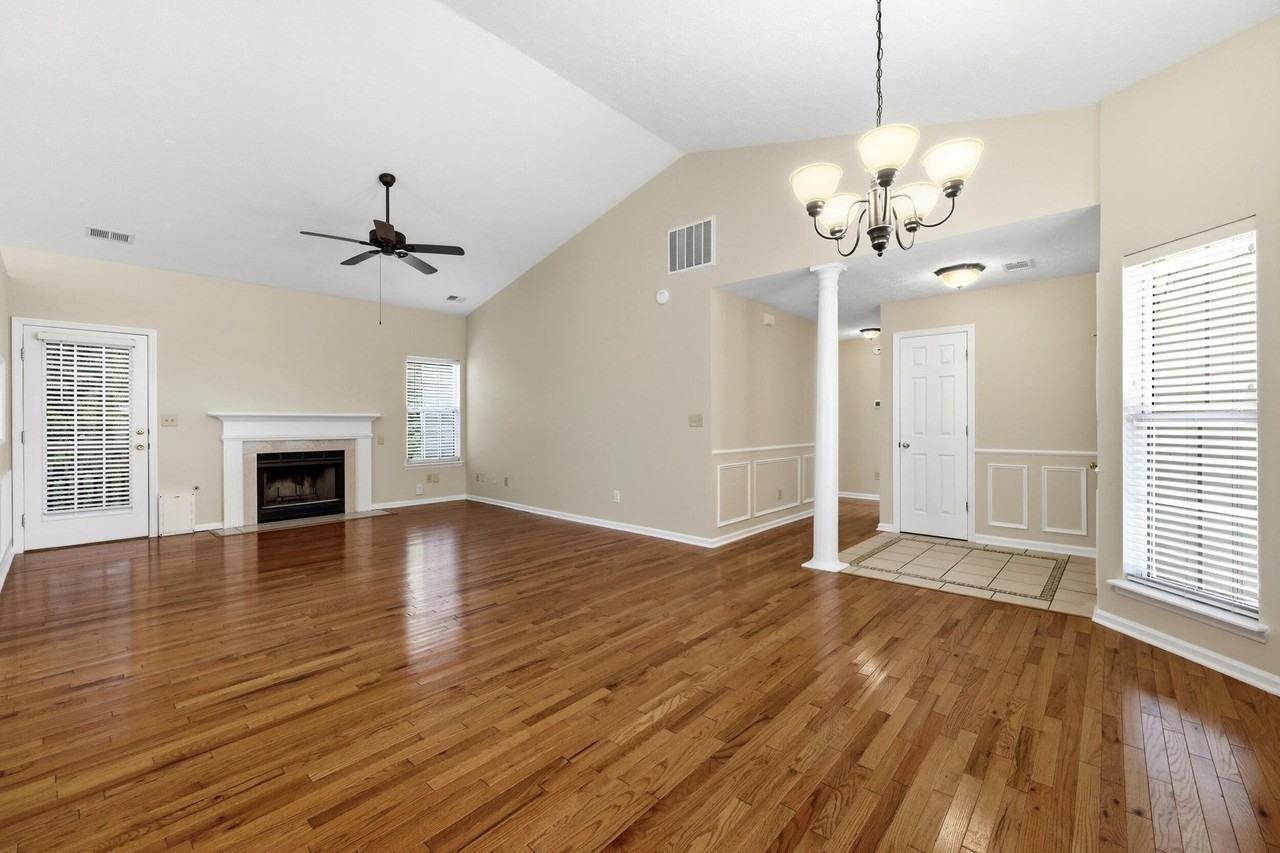 3013 Redbud Ct - Photo 5 of 20