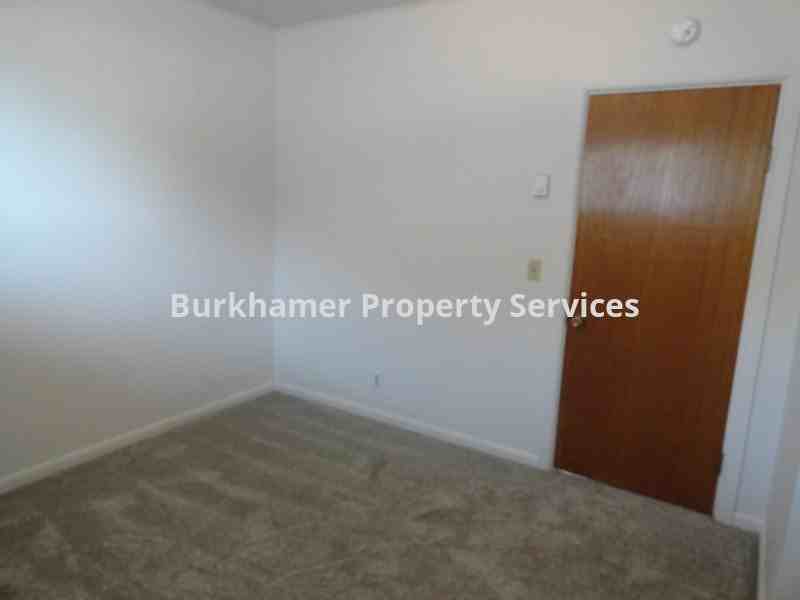 108 E King St - Photo 7 of 17