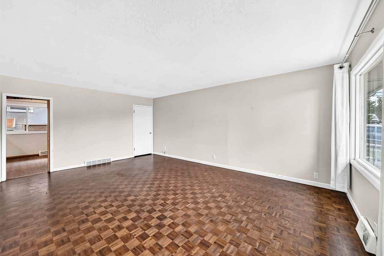 301 -301 46 Ave Sw - Photo 4 of 34