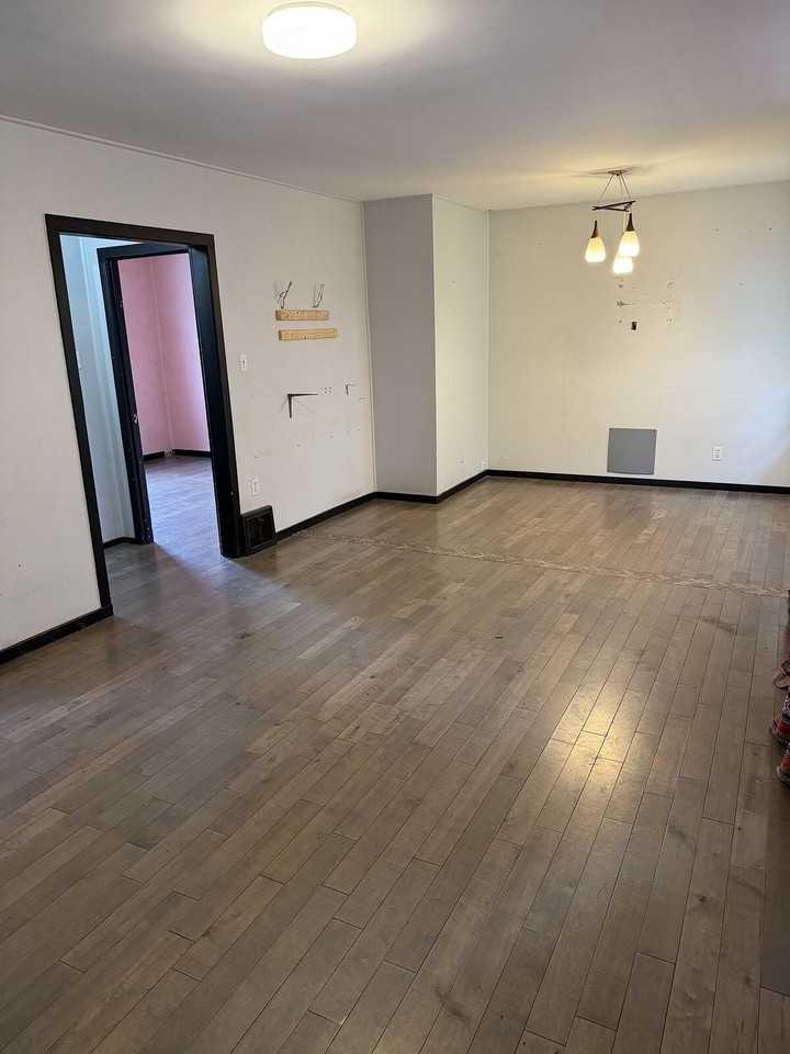9102 83 Ave Nw - Photo 2 of 5