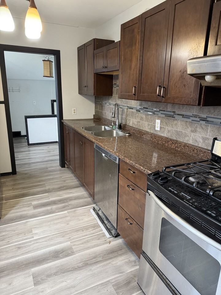 9102 83 Ave Nw - Photo 3 of 5