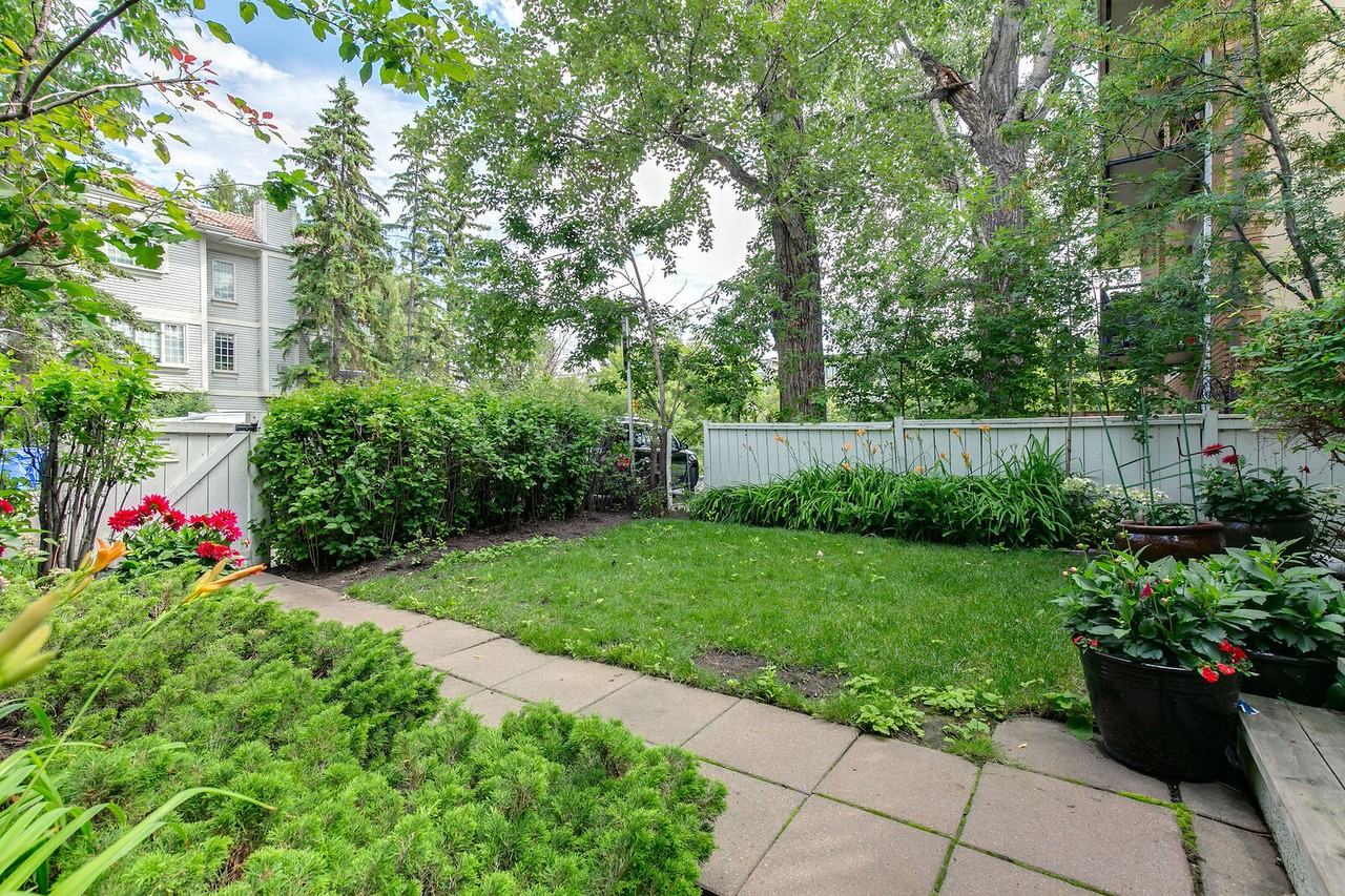 107 23 Ave Sw - Photo 3 of 26
