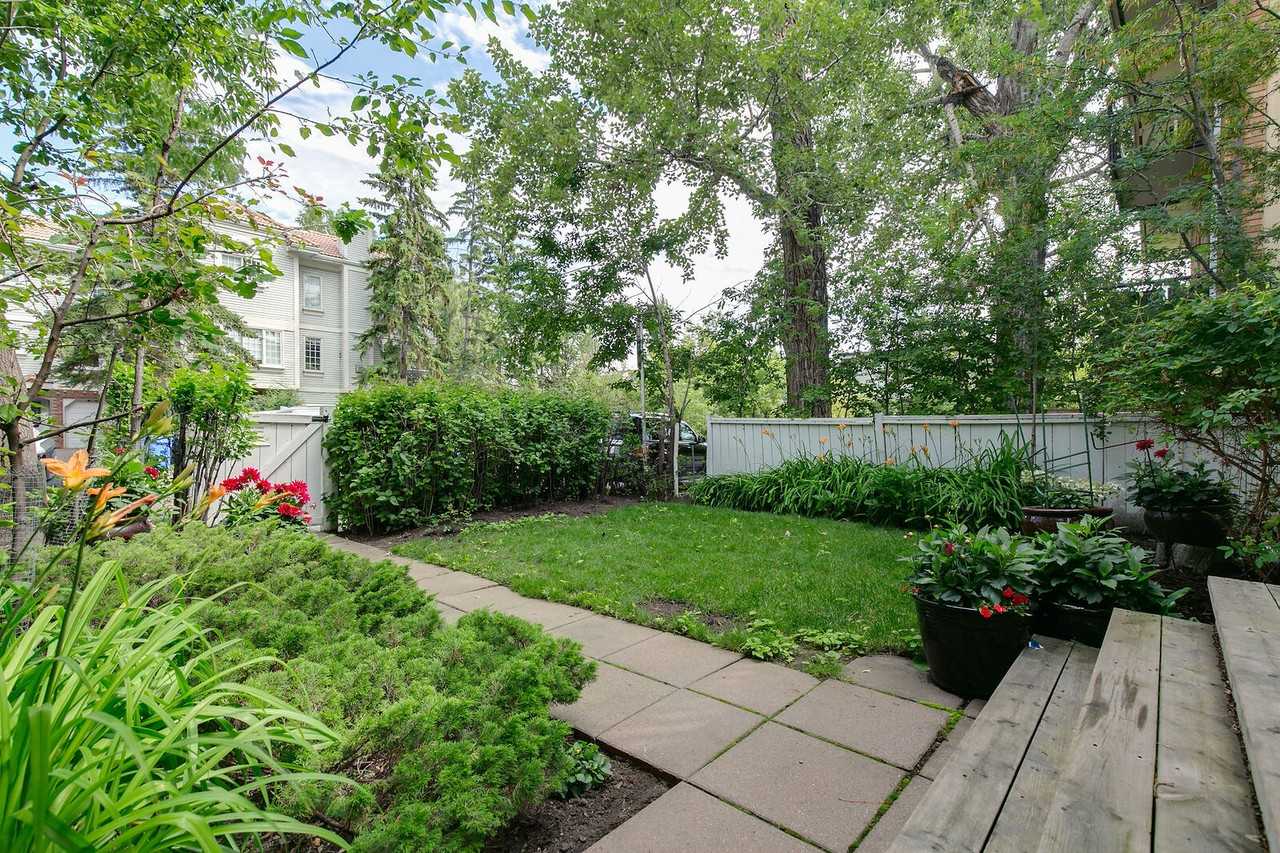 107 23 Ave Sw - Photo 4 of 26