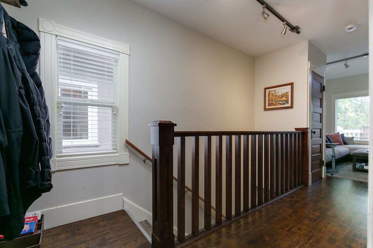 107 23 Ave Sw - Photo 5 of 26