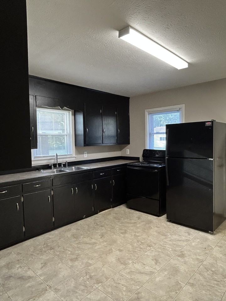 282 Clark Cir #282 - Photo 2 of 8