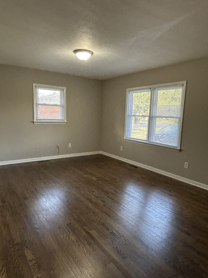 282 Clark Cir #282 - Photo 4 of 8