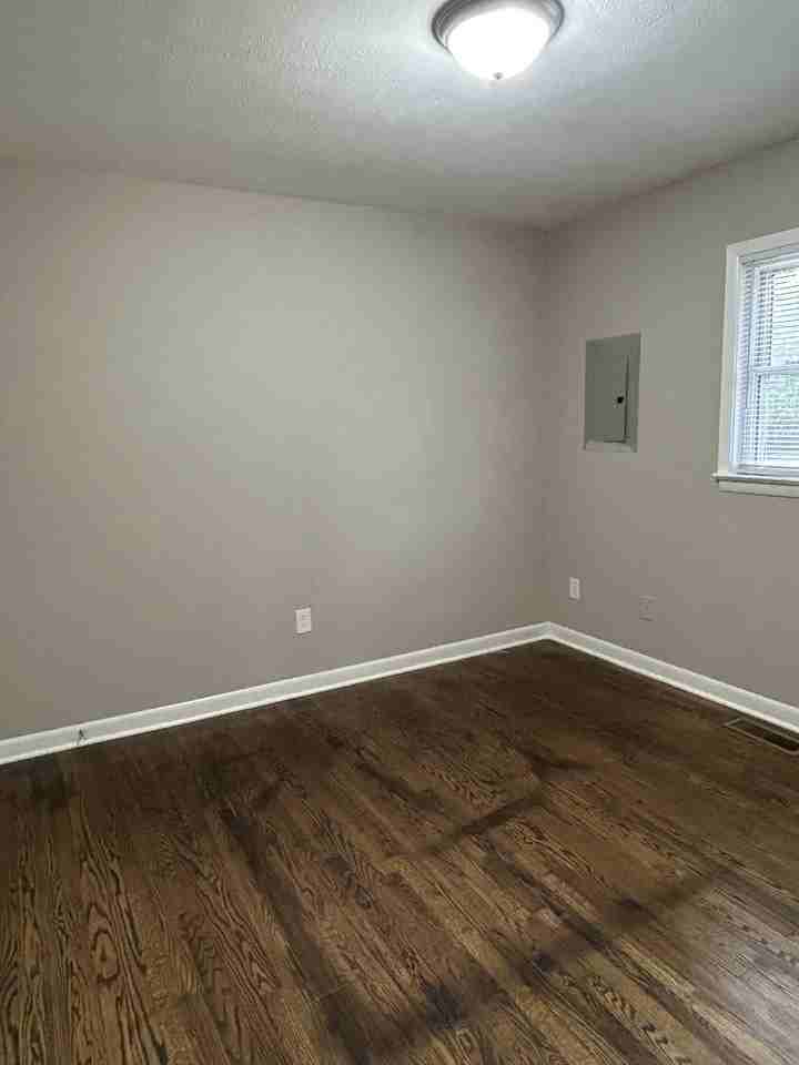282 Clark Cir #282 - Photo 5 of 8