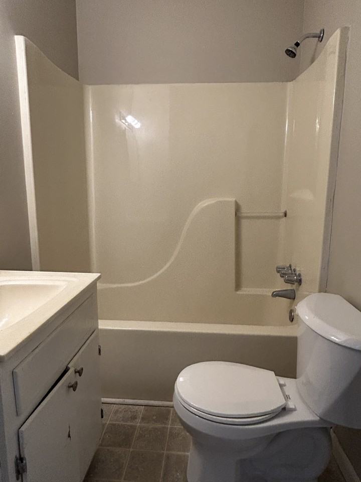282 Clark Cir #282 - Photo 6 of 8