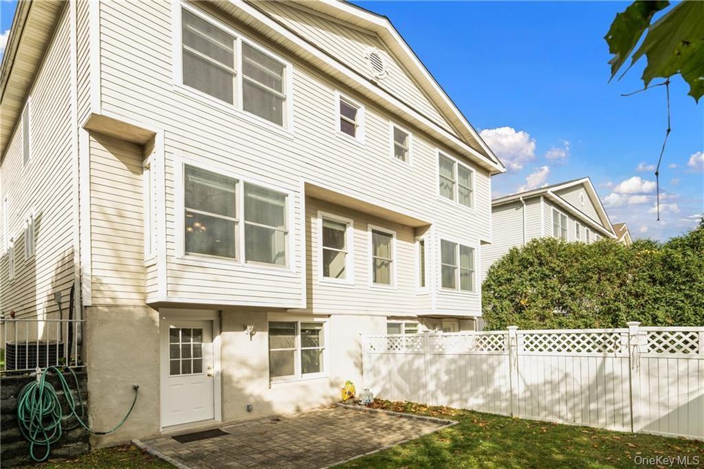 186 Woodside Ave #184 - Photo 4 of 22
