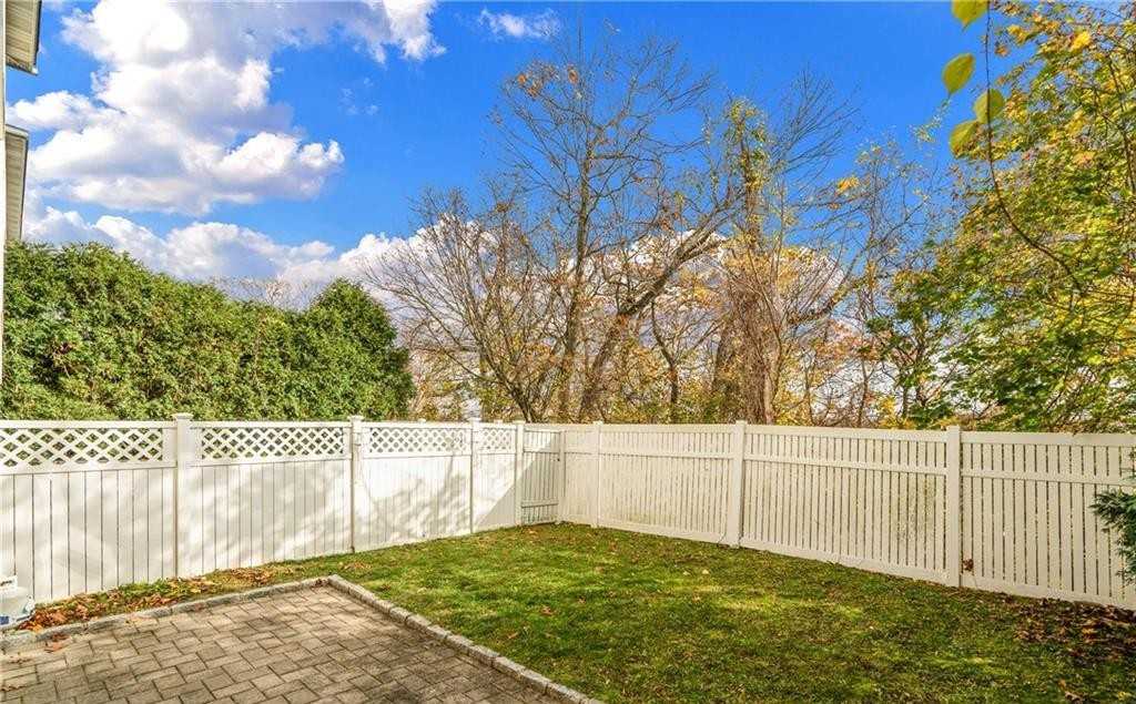 186 Woodside Ave #184 - Photo 5 of 22
