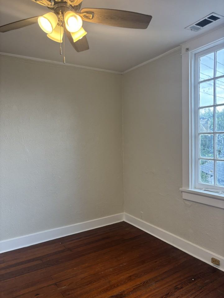 6112 S Claiborne Ave - Photo 2 of 10