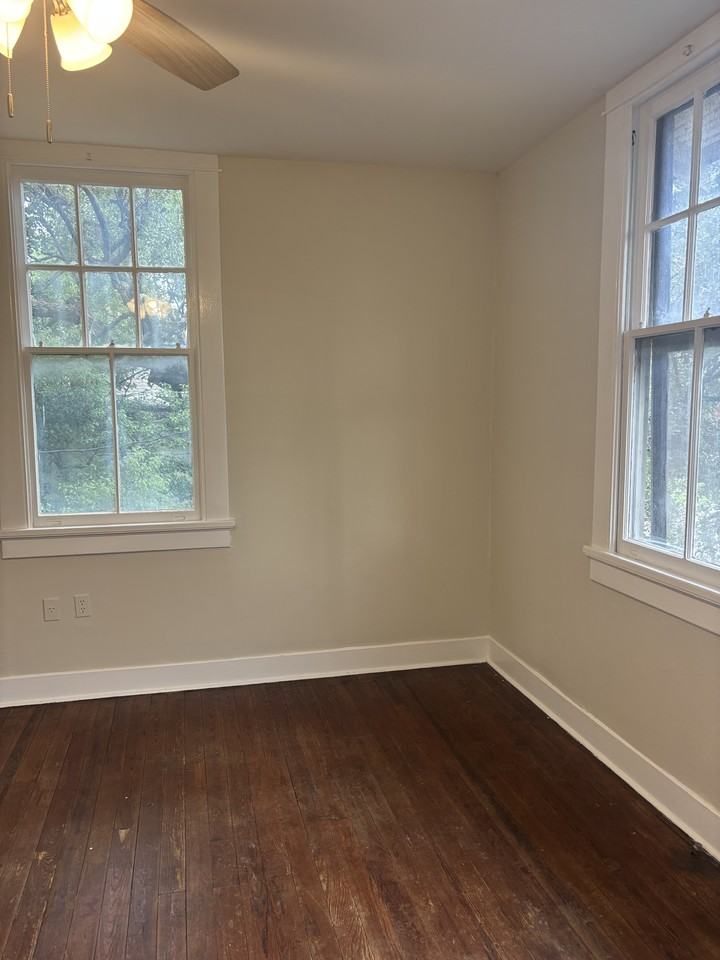 6112 S Claiborne Ave - Photo 3 of 10