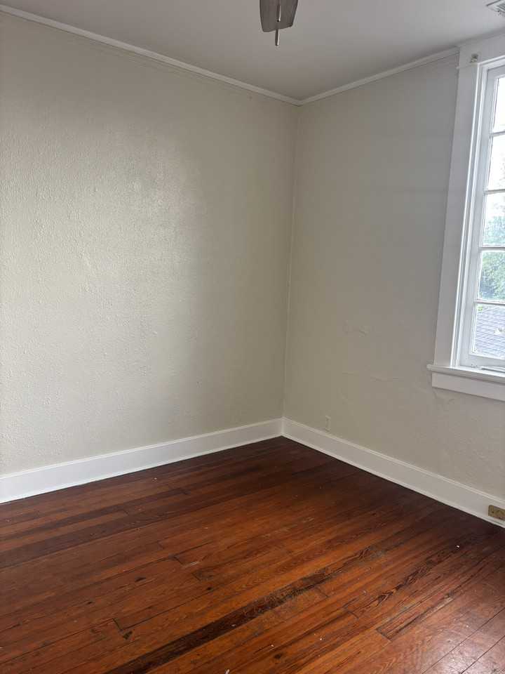 6112 S Claiborne Ave - Photo 4 of 10