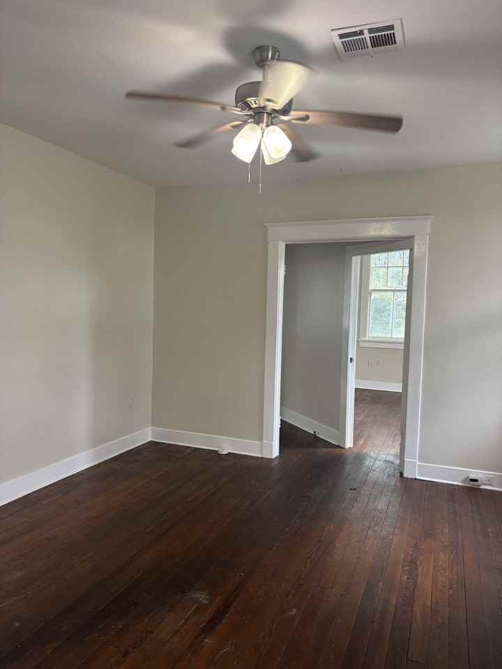 6112 S Claiborne Ave - Photo 5 of 10