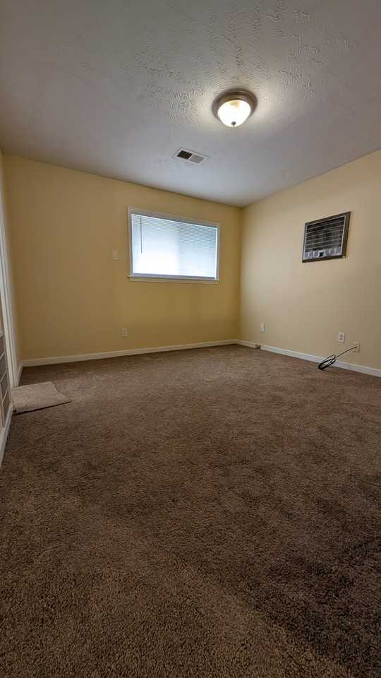 205 E Gaddis St #A - Photo 5 of 7