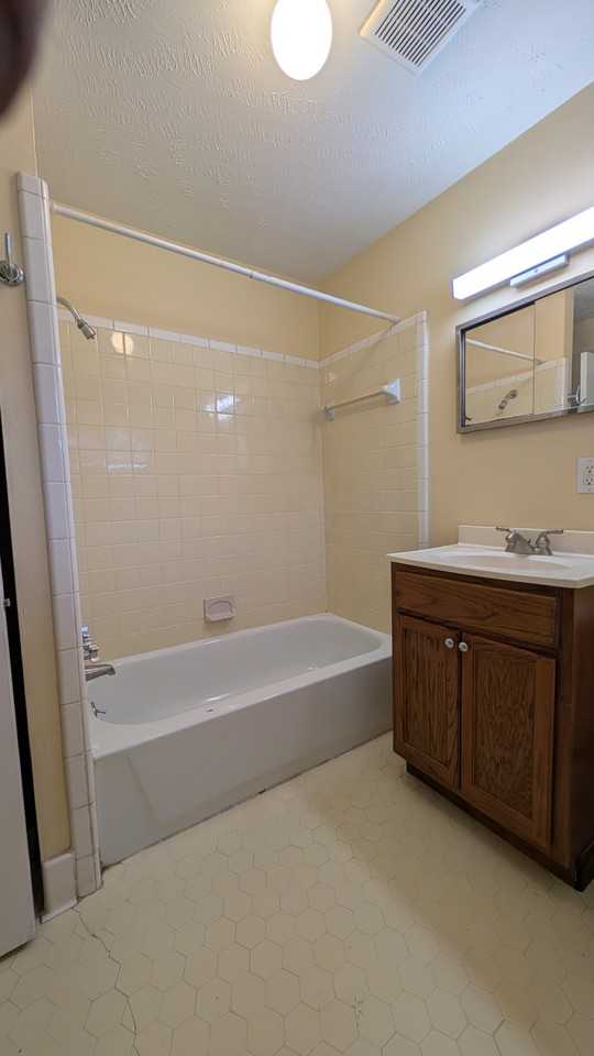 205 E Gaddis St #A - Photo 6 of 7