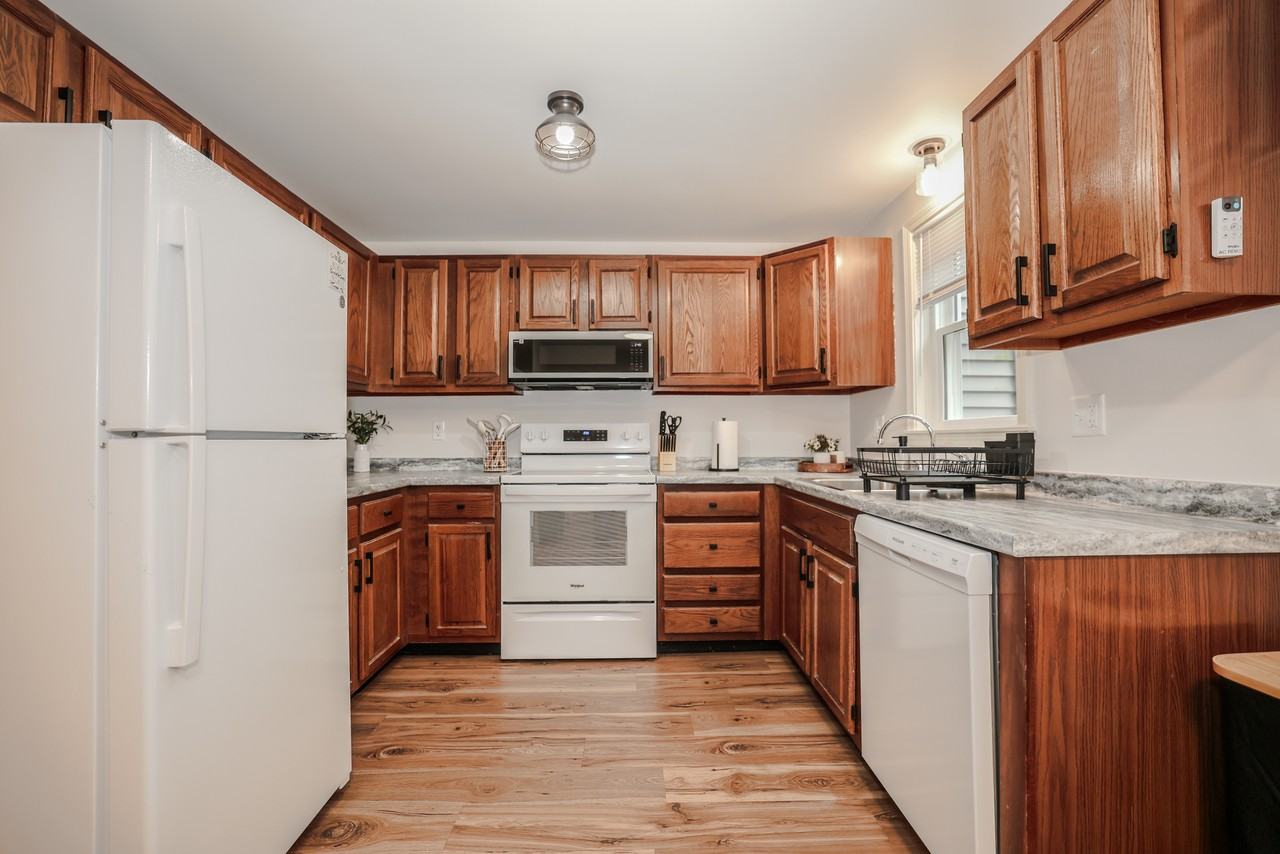 17 Oakwood Cir #2 - Photo 2 of 16