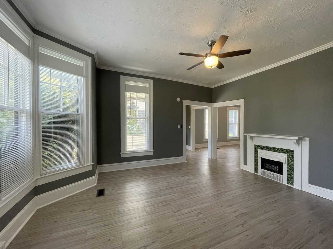 419 W Gray St #A - Photo 5 of 25