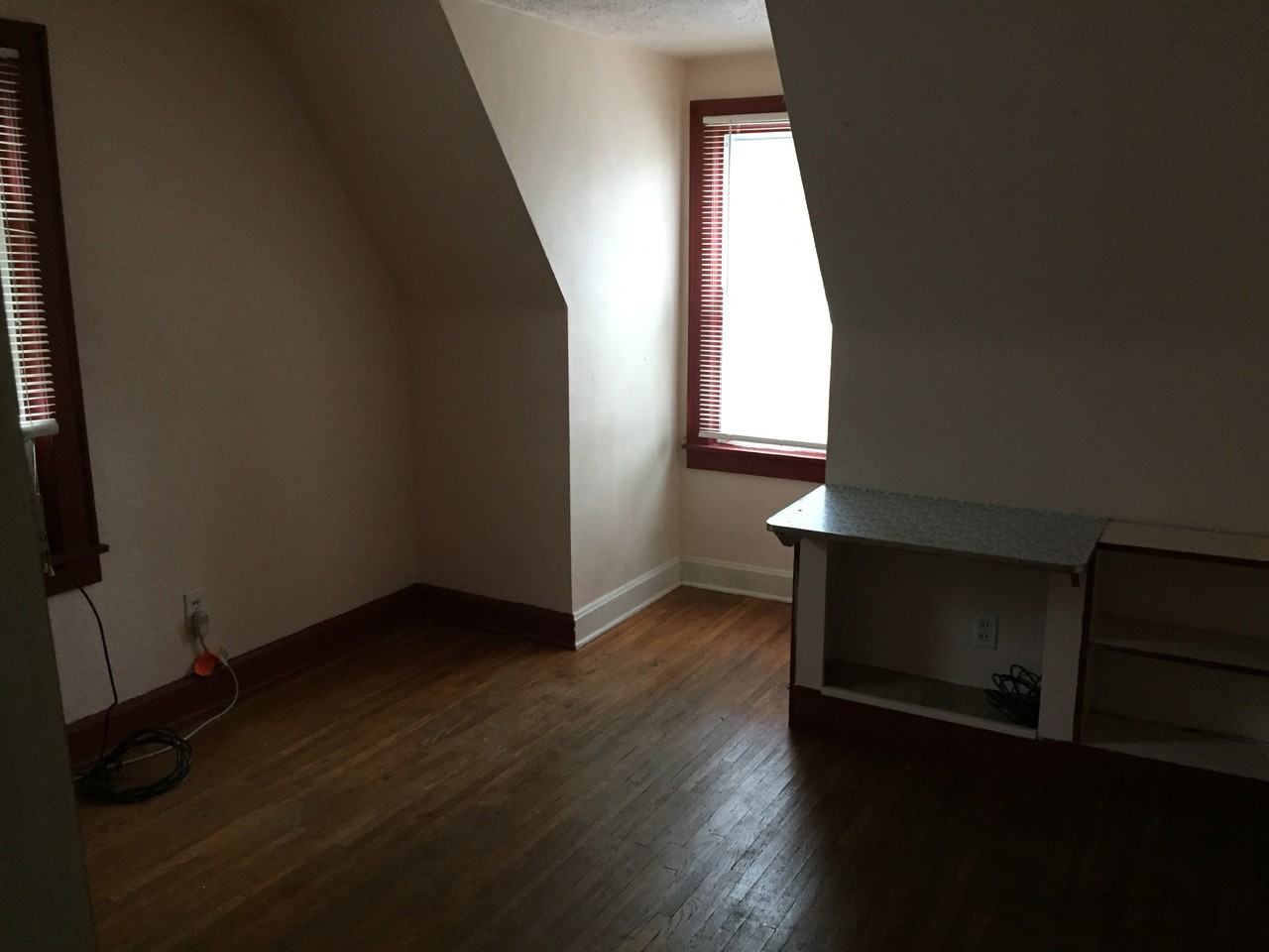 1015 Emerson Ave #NA - Photo 2 of 9