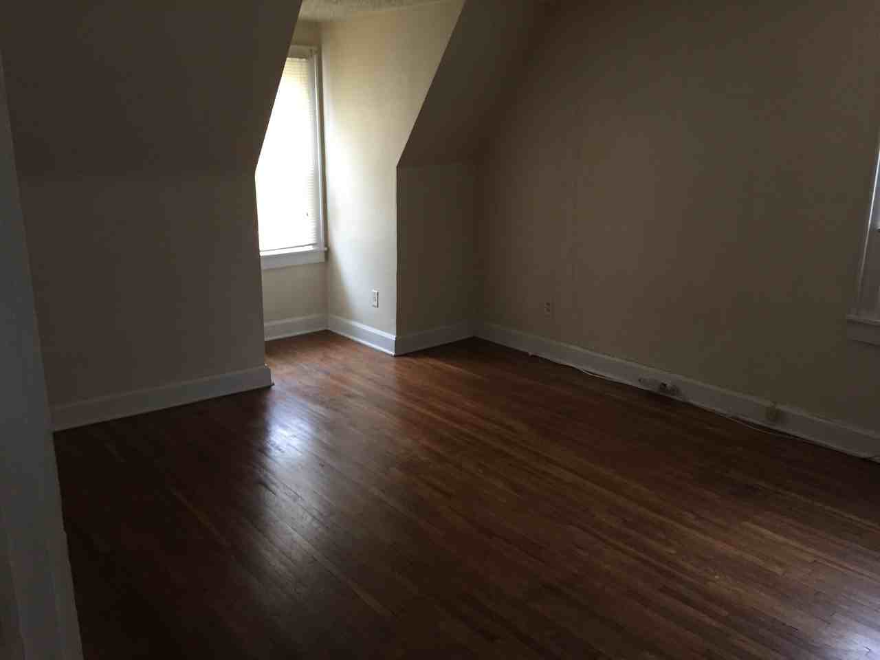 1015 Emerson Ave #NA - Photo 5 of 9