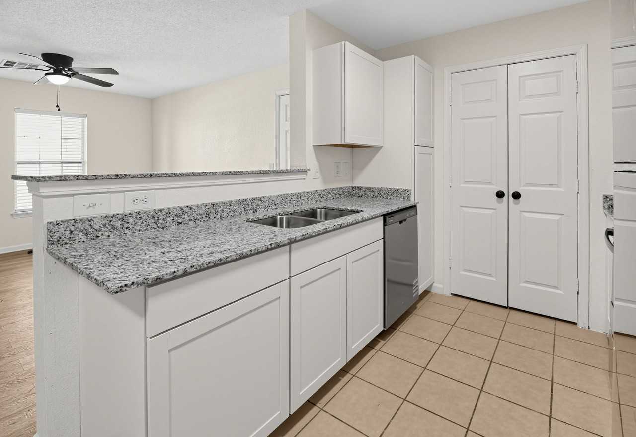 Southern View Apartments - Photo 6 of 50