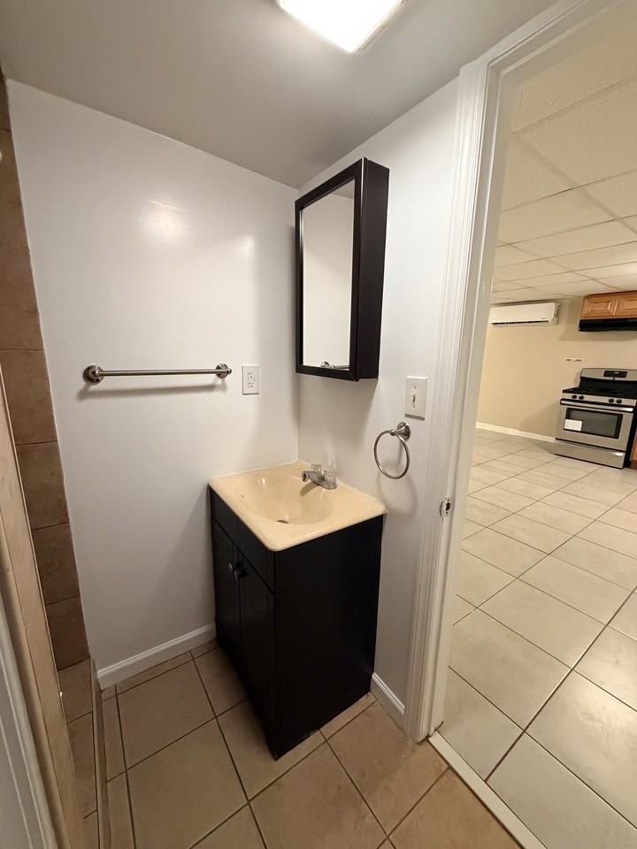 231 Franklin St #1 - Photo 5 of 8
