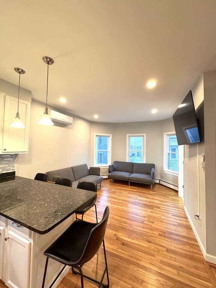 7 Pinckney Pl #2 - Photo 5 of 15