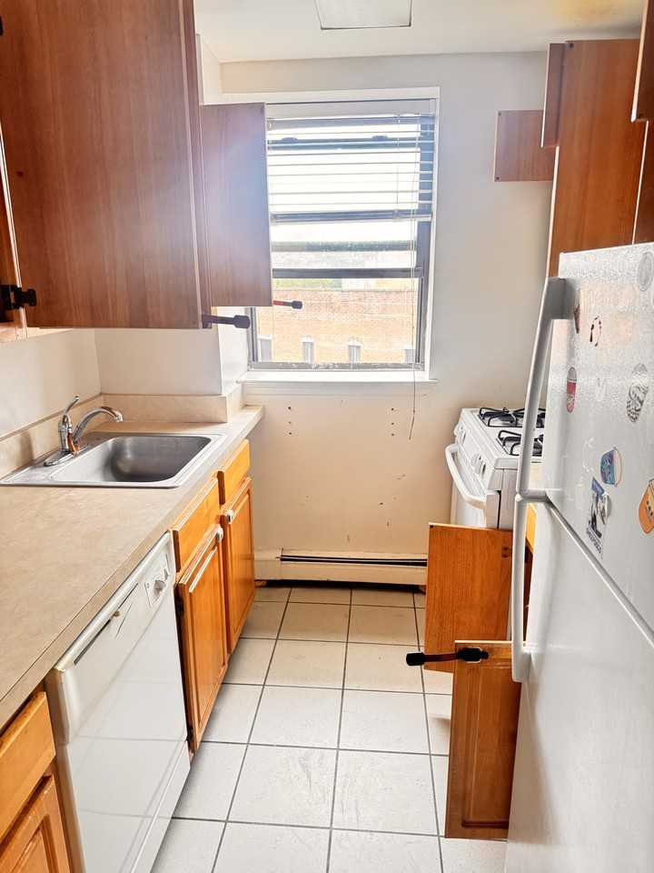 32-08 Union Street #5A - Photo 3 of 8
