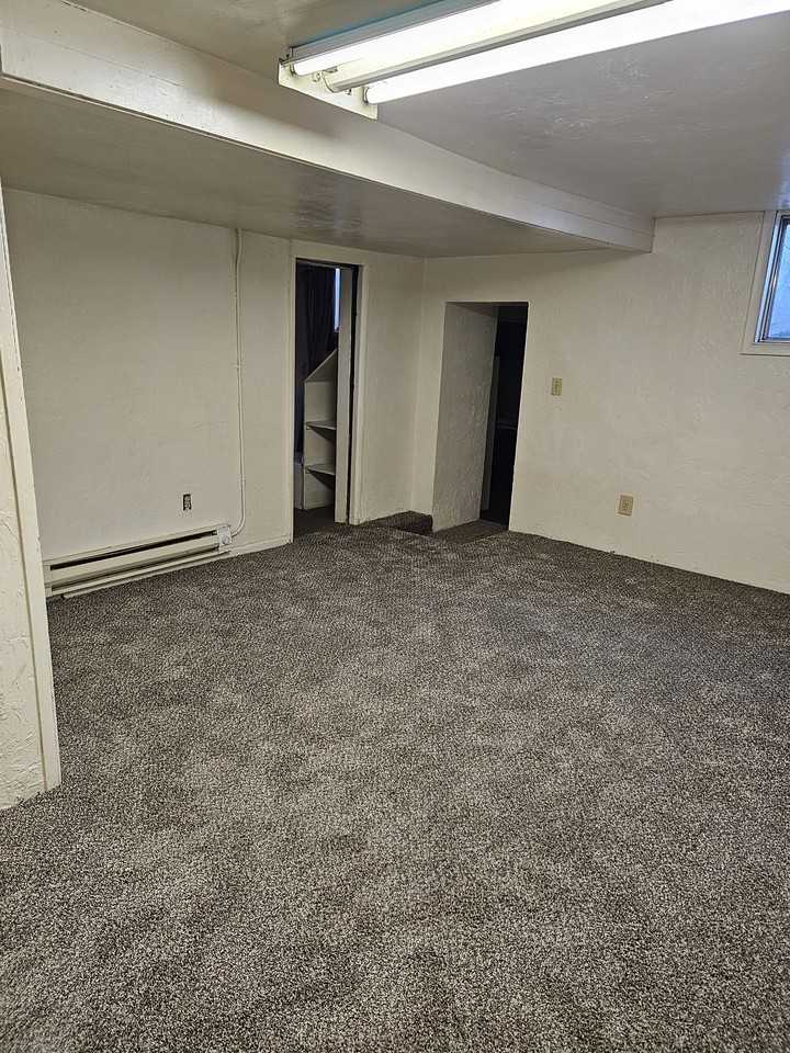 110 7th St #7 - Photo 3 of 9