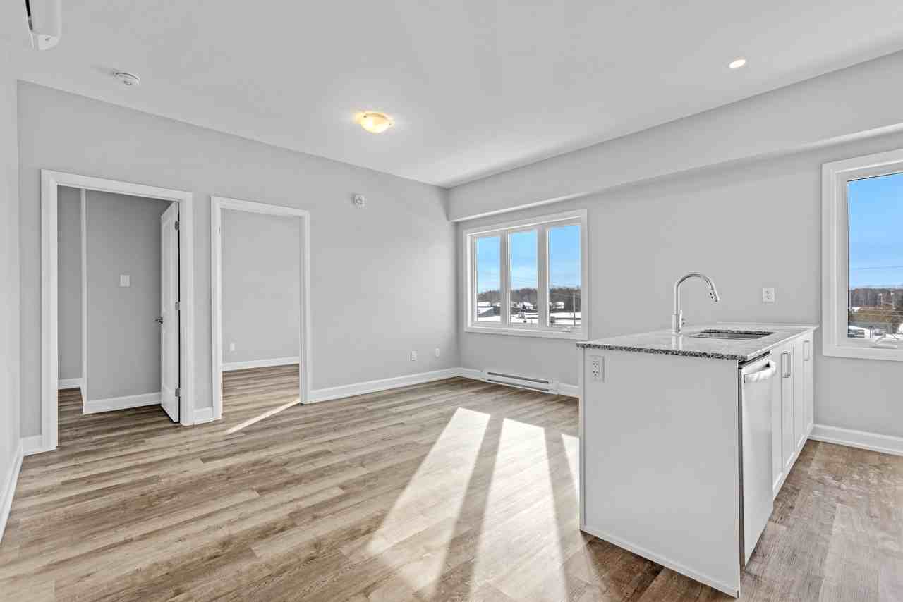 979 North Russell Road - Photo 2 of 14