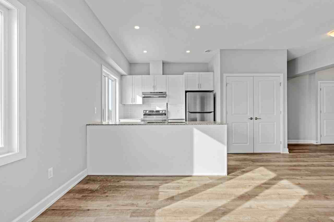 979 North Russell Road - Photo 7 of 14