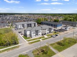 featured image of 979 North Russell Road