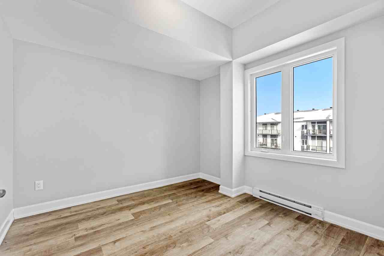 979 North Russell Road - Photo 7 of 10