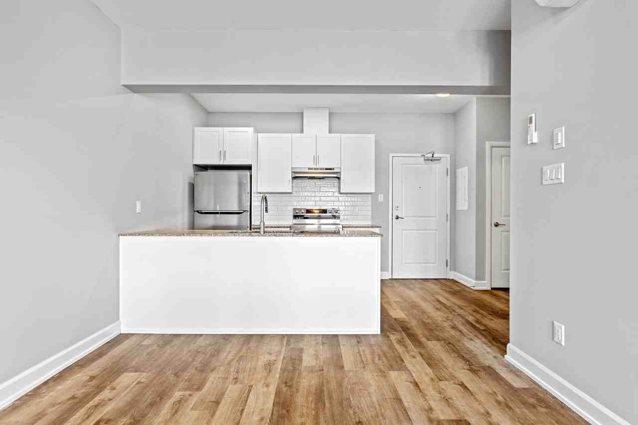 979 North Russell Road - Photo 6 of 10