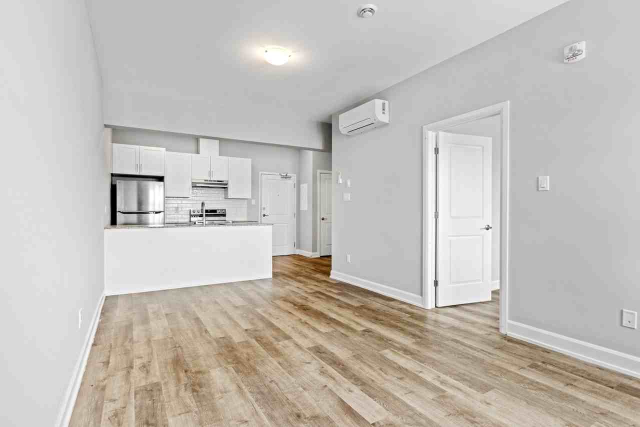 979 North Russell Road - Photo 3 of 10