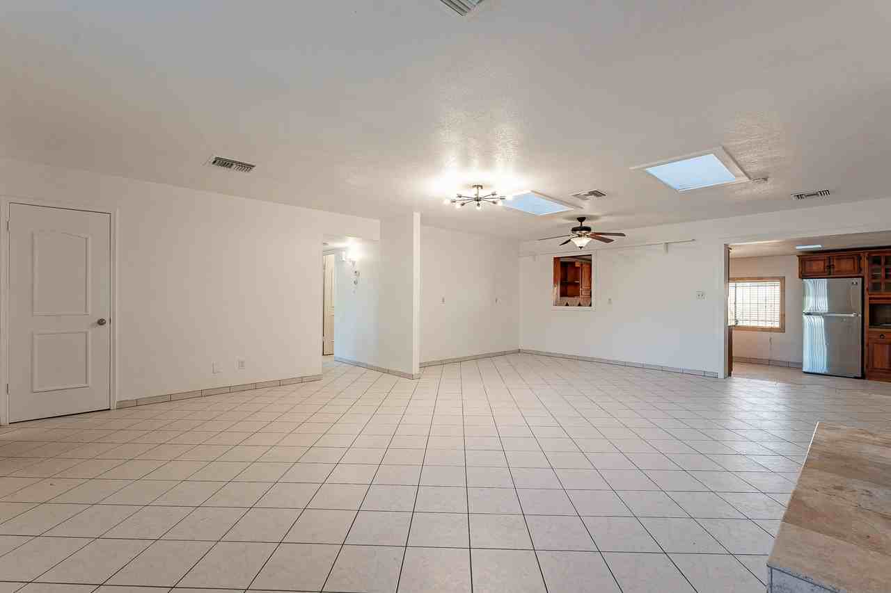17410 North 16th Avenue - Photo 4 of 33